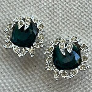 🛍 Vintage Sarah Coventry Emerald Green & Rhinestone Leaf Wreath Clip-On Earrings